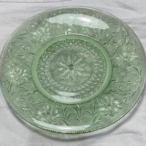 TIARA INDIANA GLASS Company – Sandwich Pattern – Chantilly Green – Dinner Plate – Set Of 4
