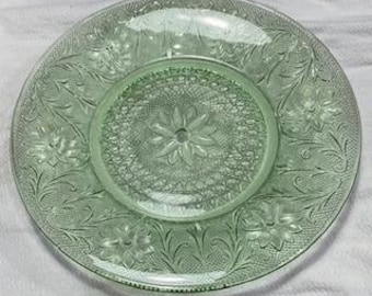 TIARA INDIANA GLASS Company – Sandwich Pattern – Chantilly Green – Dinner Plate – Set Of 4
