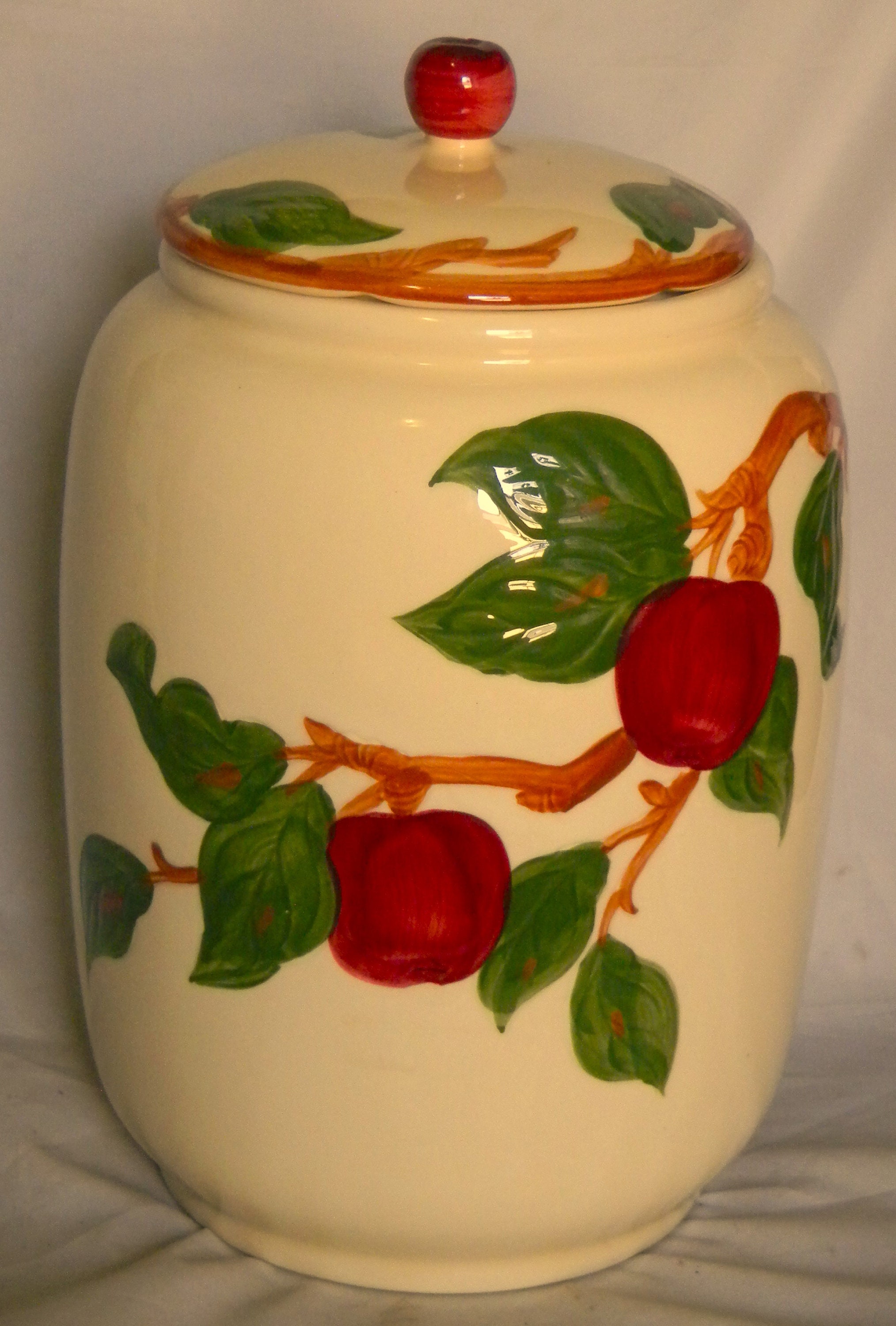 Franciscan apple cookie jar hotsell
