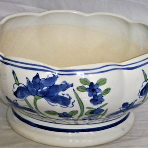 ÍRIS AZUL E BRANCA – Plantador com pés florais pintados à mão – Cache Pot – Magnífico – Extra Grande – Vintage