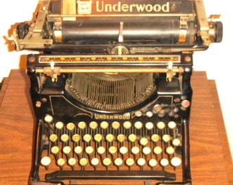 Underwood No. 5 Typewriter: Classic Black, Working QWERTY Keyboard