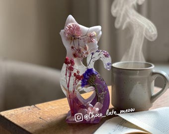 Handmade Resin Cat Figure with Real Dried Flowers | Perfect for Desk, Home Decor, Cat Lover Gift