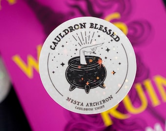 Nesta Archeron-sticker: ACOTAR Cauldron Blessed holografische sticker
