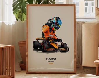 Puede incluir: Un póster enmarcado con un coche de carreras de Fórmula 1 y un piloto con un traje y casco de carreras naranja y negro. El póster incluye el nombre "O. Piastri" y "McLaren F1 Team". La obra de arte se exhibe en una habitación con luz natural y una planta.