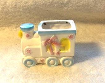 Vaso de cerâmica em formato de trem para bebês, modelo Parma da AAI.