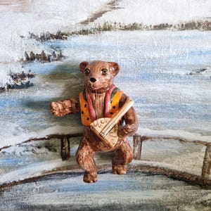 Villeroy and Boch Tonya Christmas ornament bear playing mandolin in gift box