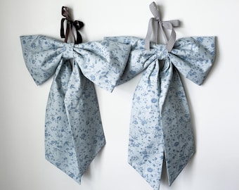 Blue Toile Fabric Bow for Front Door Oversize Bow for Front Porch Bow XL Fabric Bow Blue Floral Fabric Bow Decor Cottage Bow Decor Coquette
