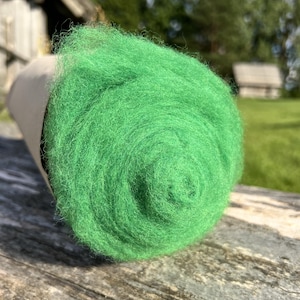 Grasgroen 500 g / 17,6 oz gekaard vilten, wolvilt, 21 micron, wolmerk en OEKO-TEX®-gecertificeerd voor nat vilten, naaldvilten en spinnen