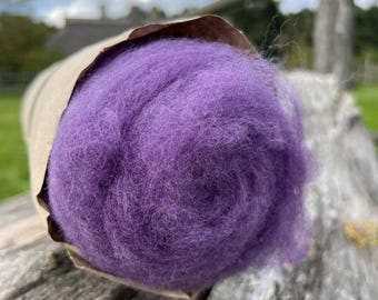 Lã cardada roxa para feltragem, 500g / 17,6oz, 21 mícrons, certificada Woolmark e OEKO-TEX® para feltragem úmida, feltragem com agulha e fiação.