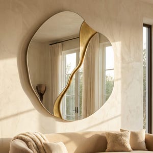 Asymmetrische abstracte wandspiegel, sculpturaal organisch ontwerp, luxe statement spiegel