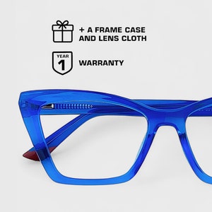 Puede incluir: Gafas de vista azules de estilo ojo de gato con una garantía de un año, un estuche para gafas y un paño para lentes incluidos.