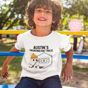 Camiseta Stay Spooky, disfraz de Halloween para niños, camiseta deportiva de Halloween, camiseta personalizada de hockey sobre hielo de Halloween, camiseta personalizada para niños de Halloween