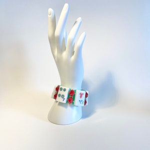 Pulsera vintage de azulejos Mahjong: Lucita en capas, cristales rojos, azulejos Scholar Arts. imagen 3