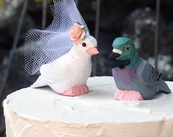 Topo de Bolo de Casamento com Pomba e Pombo: Topo de Bolo de Noiva e Noivos em Madeira Entalhada com Pássaros do Amor