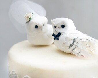 Snowy Owl Cake Topper for a Magical Wedding: Snowy Owl Bride & Groom