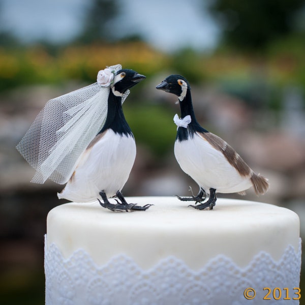 Adorno para tarta de ganso canadiense para una boda rústica en una cabaña en el lago