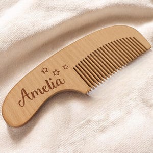 刻印入りベビーヘアブラシギフト、名前入り新生児用木製ブラシ、ベビーシャワーの記念品、男の子と女の子向けのパーソナライズされた幼児用コーム