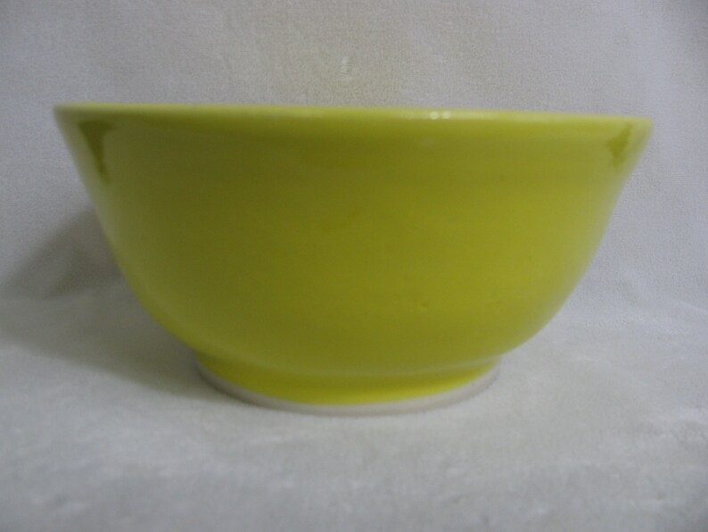 Screaming Yellow 3-cup Porcelain Bowl RKC107