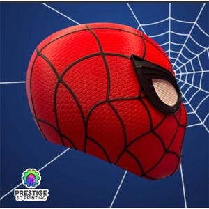 Puede incluir: Una m&aacute;scara de Spider-Man roja y negra con una superficie texturizada y detalles de telara&ntilde;a negros. La m&aacute;scara presenta cubiertas oculares negras con una malla blanca. El fondo es azul con un dise&ntilde;o de telara&ntilde;a blanca. El logotipo "PRESTIGE 3D PRINTING" est&aacute; en la esquina inferior izquierda.