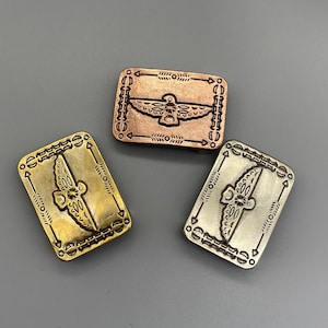 Fivela de cinto premium em latão maciço com design Thunderbird