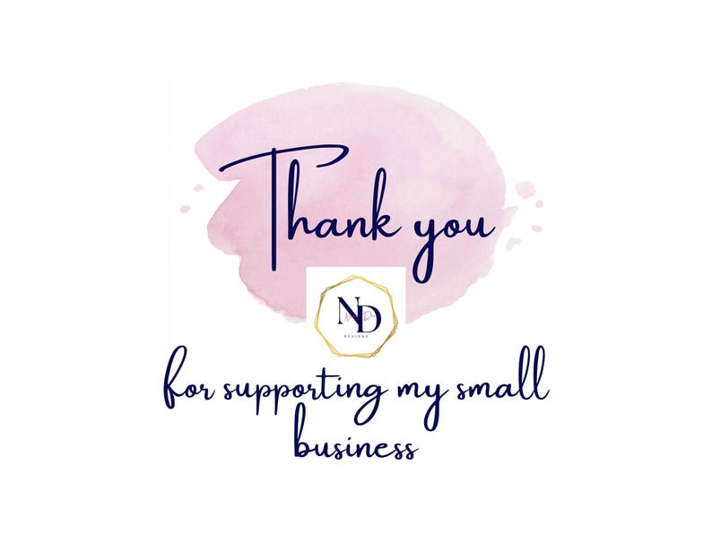 Puede incluir: Gr&aacute;fico digital con las palabras "Thank you" en escritura azul oscuro sobre un lavado de acuarela rosa. Debajo, el texto "for supporting my small business" est&aacute; escrito en una escritura similar. Un logotipo con marco dorado est&aacute; centrado.