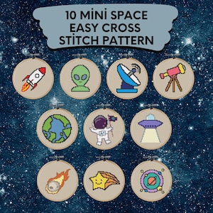 Puede incluir: 10 Mini Space Easy Cross Stitch Pattern. Un conjunto de 10 aros de bordado redondos con varios patrones de punto de cruz con temática espacial, que incluyen un extraterrestre, un cohete, un planeta, un satélite, un OVNI, un telescopio, un cometa, una estrella y un sistema solar.