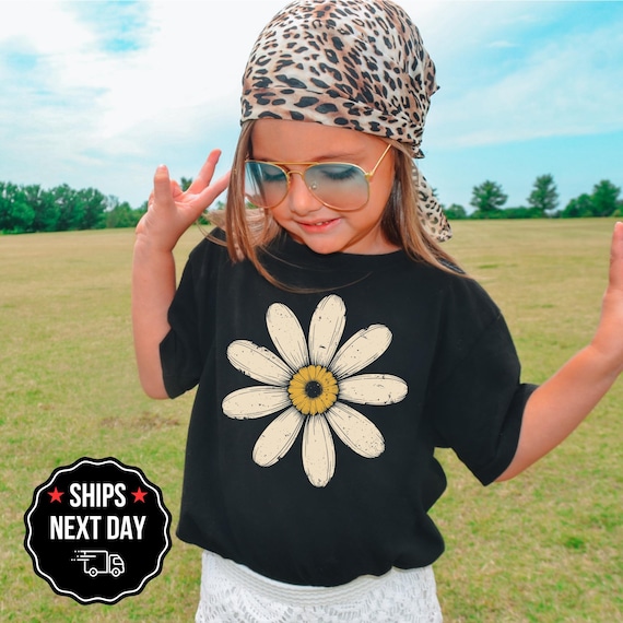 Kids Retro Daisy Shirt | Youth Vintage Floral Tee | Boho Flower Sweatshirt | Aesthetic Graphic Top for Girls | Cute Gift for Kids