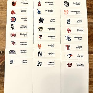 Sportkaartverdelers met gratis teamlogostickers