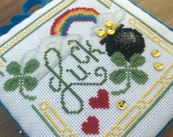 PDF -- St. Patrick Luck clover gold cross stitch Pattern