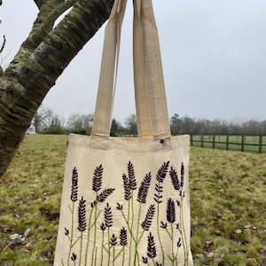 Handbestickte Blumentasche, ästhetische Einkaufstasche, Geschenk für sie, Schultertasche, Valentinstag, Geschenk für Mutter und Großmutter.