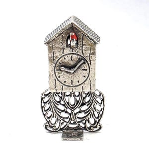 Relógio Cuco em Miniatura Prateado - Relógio de Parede Prateado 800 - Relógio de Parede Pequeno e Detalhado - Decoração Prateada Vintage - Presente Nostálgico