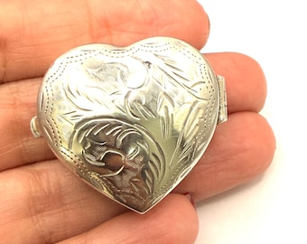 Silver Heart Pill Box - 925 Sterling Silver Heart-Shaped Box - Engraved Miniature Box - Romantic Silver Gift - 12g