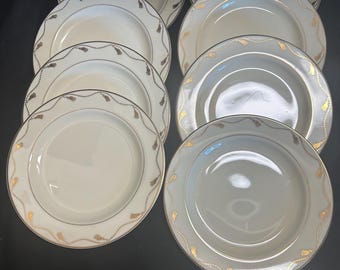 Piatti Classic Traditions con nappina dorata, diametro 20 cm. Set da 8 pezzi.