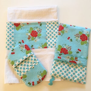 Oven Mitt - Kitchen Towel - Fingertip Mitt in Red Roses on Aqua