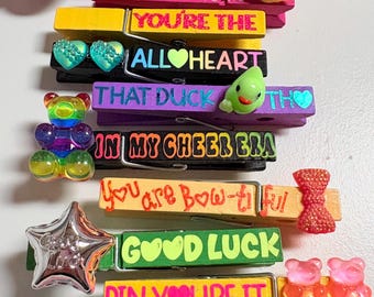 Set of 10 Fun cheer pins!
