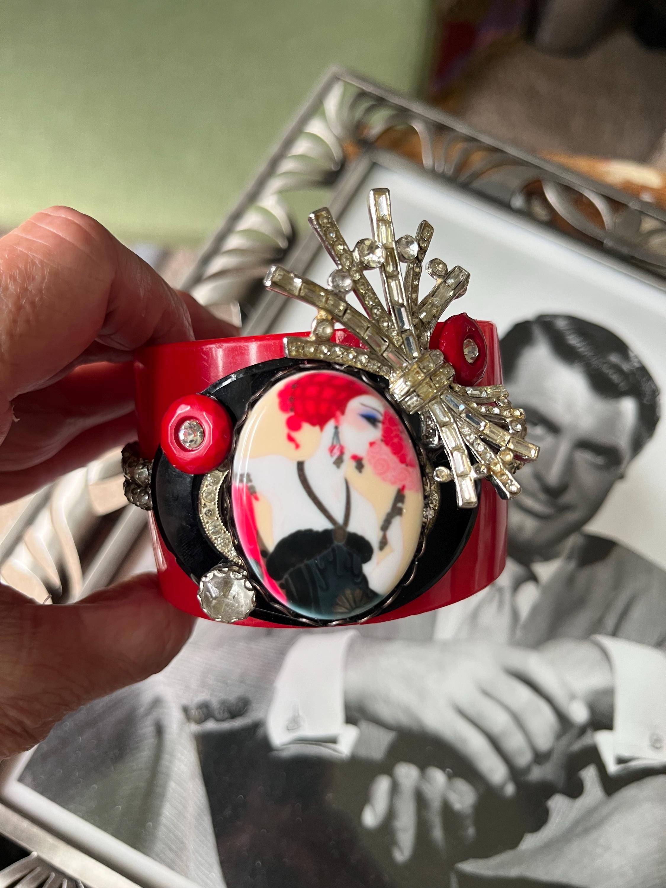 Bracelet Bakélite Rouge Art Déco – Large Bangle Vintage – Testé (sans Marque)