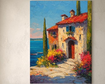 Pode incluir: Pintura a óleo de uma vila costeira italiana com telhado de telhas vermelhas, persianas azuis e uma vibrante exibição de flores coloridas. A obra de arte retrata um dia ensolarado com um céu azul claro e o mar ao fundo. A pintura é exibida em uma parede.