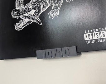 10/10 Record Holder Wall Mount - Command Strip (No Screw)