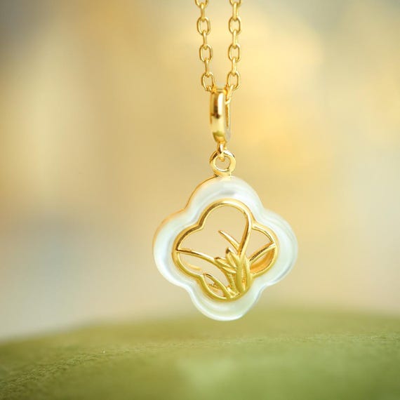 四つ葉のクローバー マザーオブパール ネックレス：金メッキ