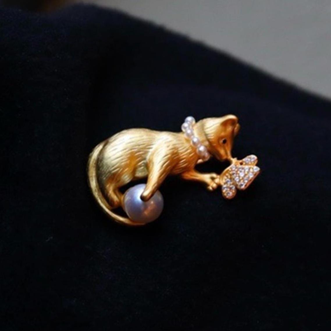 アコヤ真珠の子猫ブローチ：金メッキシルバーの猫ピン - Etsy 日本