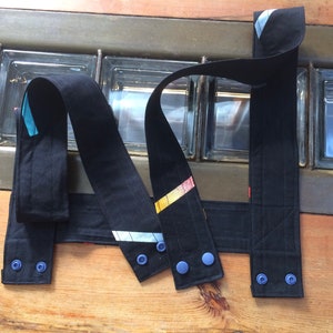 Instructions to make a strap for carrying a Quilt. Printable pattern. Beginner friendly.