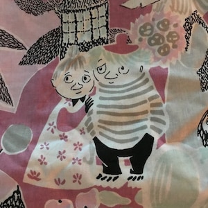Pièce de tissu Moomin, Fairytale, vendue par mètre et demi. Coton biologique.
