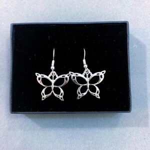 Pendientes colgantes abiertos con mariposa, mariposa cola de golondrina, joyería Art Nouveau, insecto, bicho, plata de ley chapada y oro, insecto de verano 81ii7 LW