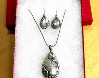 Filigree***Teardrop Necklace & Earrings Set, Victorian Silverware Jewelry 46o9 BT