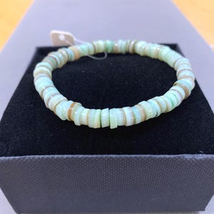 ライトアクアトーン ナチュラルシェル スムースビーズ ストレッチブレスレット 貝殻ヘイシブレスレット 誕生日 ビーチ 結婚式 サマージュエリー 重ね付け可能 B7K1iL