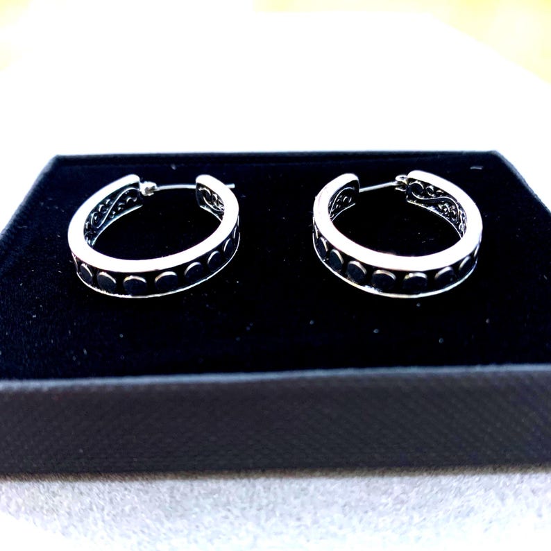 Regalo*Pendientes de aro ovalados de metal con filigrana interior y bola exterior para mujer, chapados en plata de ley, estilo Brighton 31CL6 LW imagen 4