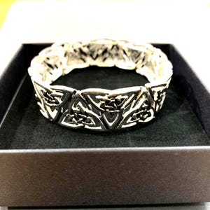 Gift*Trinity Knot Celtic Ireland Jewelry Knot Jewelry Traditional Irish Minimalist Sterling Silver Plated Metal Stretch Bracelet 70YN5 LW