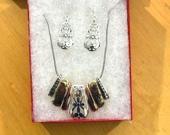 Naszyjnik i kolczyki inspirowane filigranem w stylu Brighton*, grawerowane, wielobarwnie zdobione, unikatowa faktura, metal o stopniowanej fakturze, 41YN7 LW