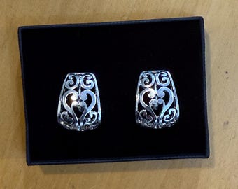 Brincos trapezoidais de pressão com botão, estilo Brighton***Style Filigrana Recortada, Presente Ideal para Ela, Brincos Artesanais Banhados a Prata de Lei 83iL2 BT T