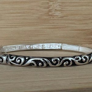Pulsera Brighton***Style Inspire, apilable, elástica, hecha a mano, con filigrana de metal bañada en plata de ley, 75iL1 BT imagen 3